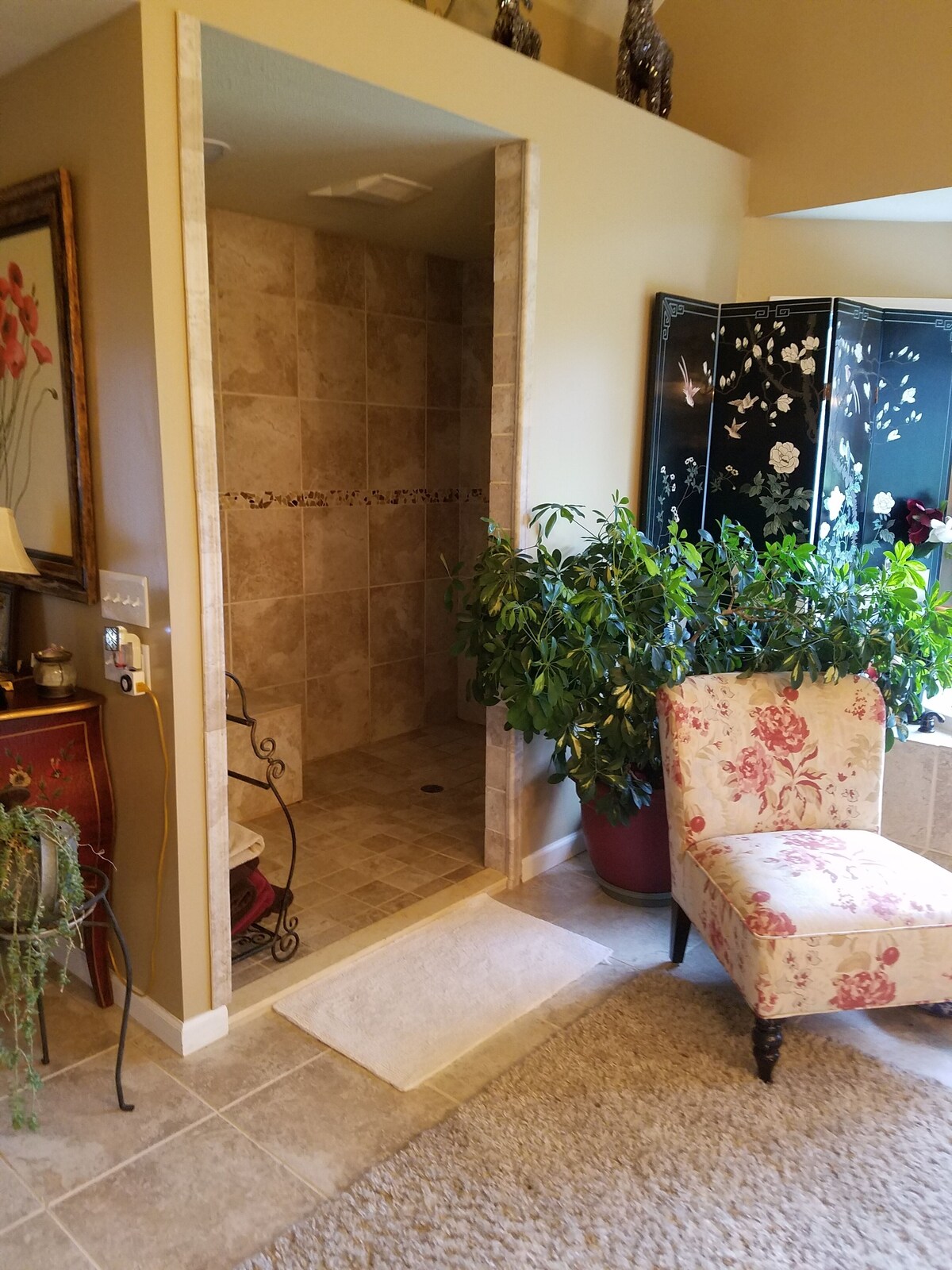 Located next to Montaluce Winery. Great for wedding party accomodations.