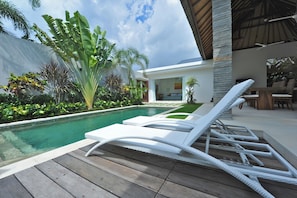 Villa L sun deck by the pool
