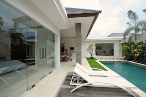 Villa L sun deck by the pool
