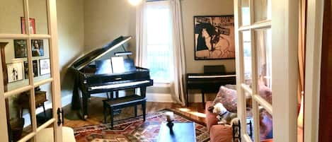 Music room w/baby grand piano