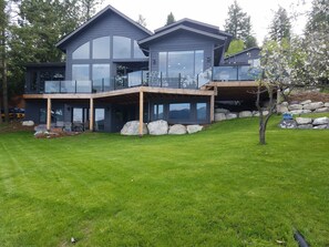 Master on left, living room in center, dining / kit on right.
Lower BR, Fam, BR 