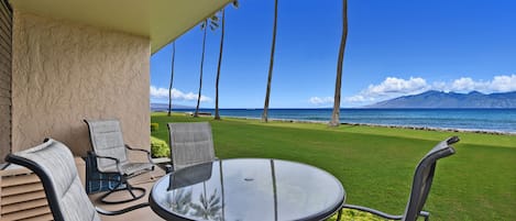 OCEANFRONT LANAI ADJACENT to LAWN & 30 STEPS to OCEAN