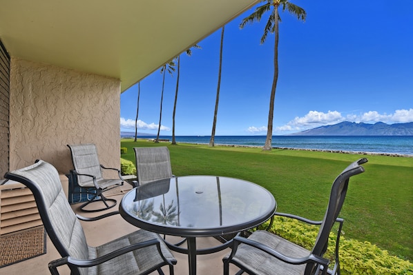 OCEANFRONT LANAI ADJACENT to LAWN & 30 STEPS to OCEAN