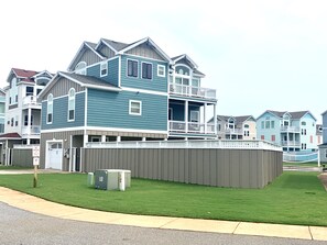 Large, side courtyard with fence