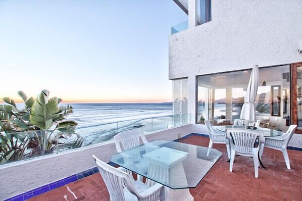 Huge Ocean Front House!