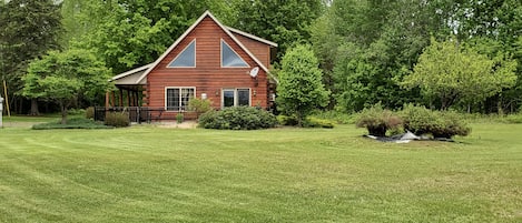 1600 square feet 3 bedroom 2 full bath on 5 acres!!