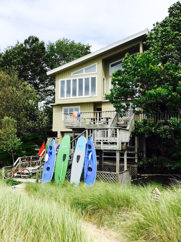 Beach toys included: 2x Kayak, 2x Stand up Paddle Boards. 2x Mtn Bikes, + more.