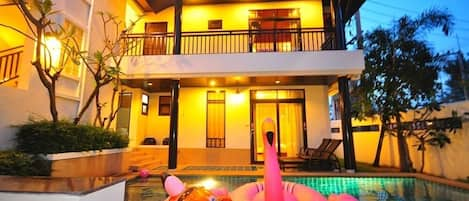 4 bedrooms Pool Villa - Pattaya