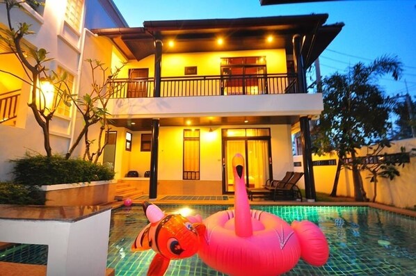 4 bedrooms Pool Villa - Pattaya