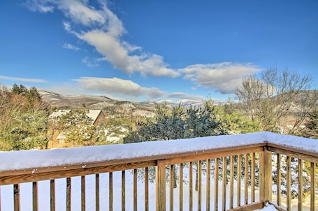 Bartlett Vacation Rental | 3BR | 2BA | 2,144 Sq Ft | Stairs Required