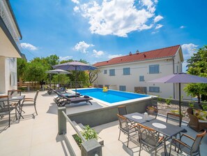 Cloud, Sky, Furniture, Table, Property, Building, Plant, Chair, Window, Swimming Pool