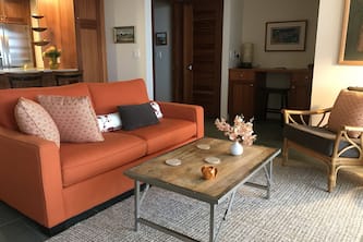 'Island Casual' Oceanfront 'Elegantly Comfortable'