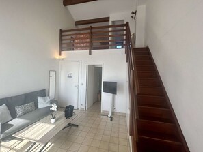 SEJOUR VUE MEZZANINE