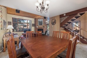 Dining room with a view towards the livingroom