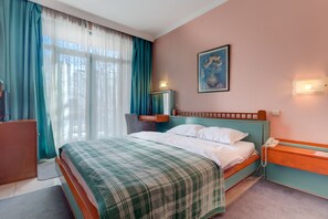 Queen-Size Bed is in the Room, as Well as Flat Screen TV with Cable Channels.