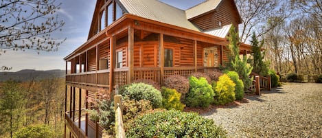 Blue Jay Cabin- Exterior side and front