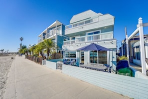 Welcome to 3 Levels Of Bay Views! Steps To Sand!