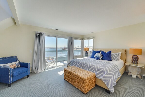 Located Directly on The Bay!