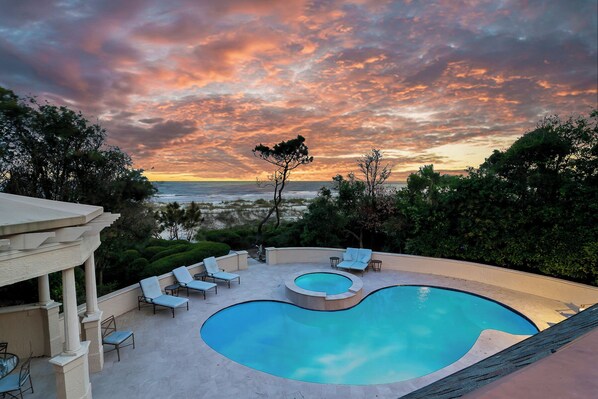 16 East Beach Lagoon - Six Bedroom Oceanfront Home