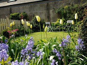 Pretty garden to relax in at the end of the day with bistro chairs & table. 