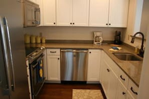 Remodeled kitchen, stainless appliances, quartz counter-tops,  fully equipped 