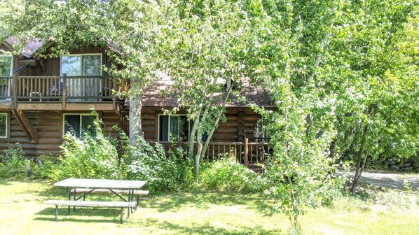 Timber Wolf Cabin