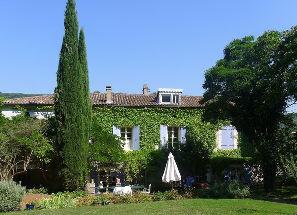 The Manor House of Le Merviel / La Maison de Maître au Merviel