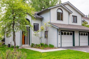 Mountain Harbor Hideaway, Condo 153