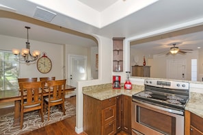 Kitchen/ Dining Room