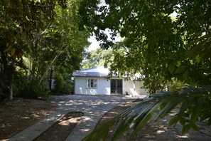 The Possum Pad
Private drive, plenty of parking.