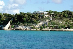 The Gordon House,waterfront escape