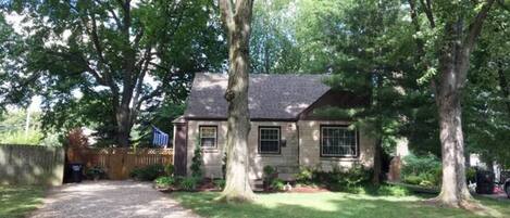 Beautiful, remodeled KY home in quiet neighborhood with driveway parking!