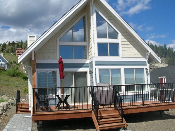 Front View of Cottage Facing Lake