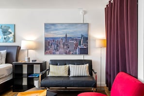 Cozy Sitting Area - Furnished Apartments Midtown Atlanta - Chic Premium Studios On 25th