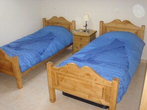 Twin bedroom