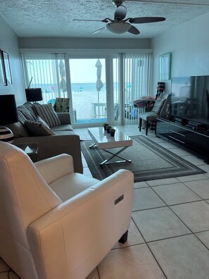 Living room with electric leather recliner 