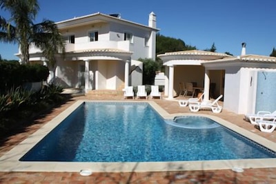 Fantastic Luxury Villa with air con, solar heated pool, jacuzzi and sea views!  