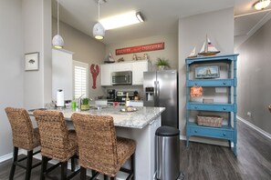 Kitchen and bar area, cook and entertain