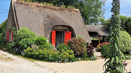 Gite 3***, parking dans la propriété, draps et linge de maison fournis, Wifi.