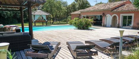 PISCINE ET POOL HOUSE