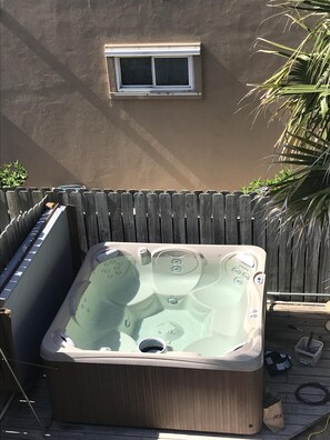 Great Jets and waterfall feature with full led lighting. Please shower before 