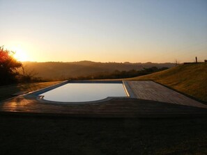 Piscine à l'aube