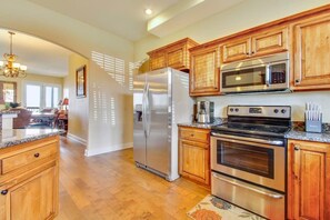 Kitchen w/ Stainless Steele Appliances