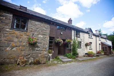 400 year old Welsh long house in its own grounds in stunning countryside