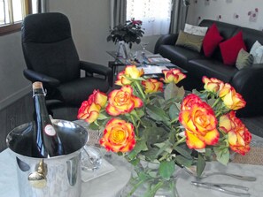 A bottle of Norman farm cider always offered on arrival
