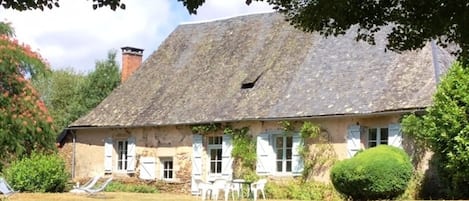 Maison traditionnelle corrézienne du 18ème siècle