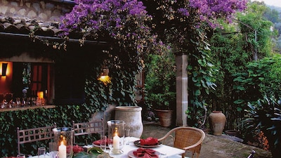 Freistehende Natursteinfinca mit idyllischem Garten und kleinem Erfrischungspool