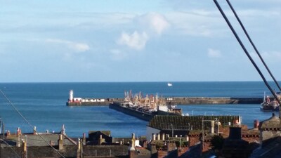 Soleada residencia junto al mar de 1930 con vistas al puerto de Newlyn, cerca de Penzance