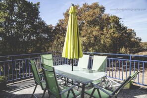 Terrasse arrière avec accès sur le jardin