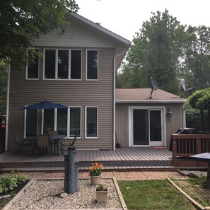 Lakeside of cottage and deck 